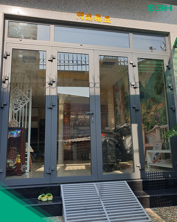 cửa đi mở quay nhôm xingfa